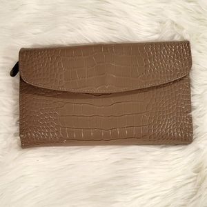 Bey-Berk Jewelry Clutch Multi Compartments Bag Croc Pattern Taupe‎